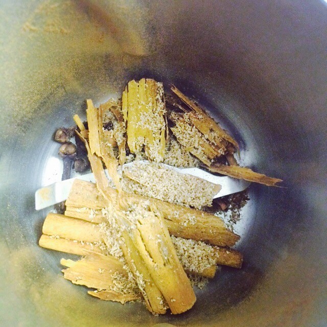 Whole spices for grinding