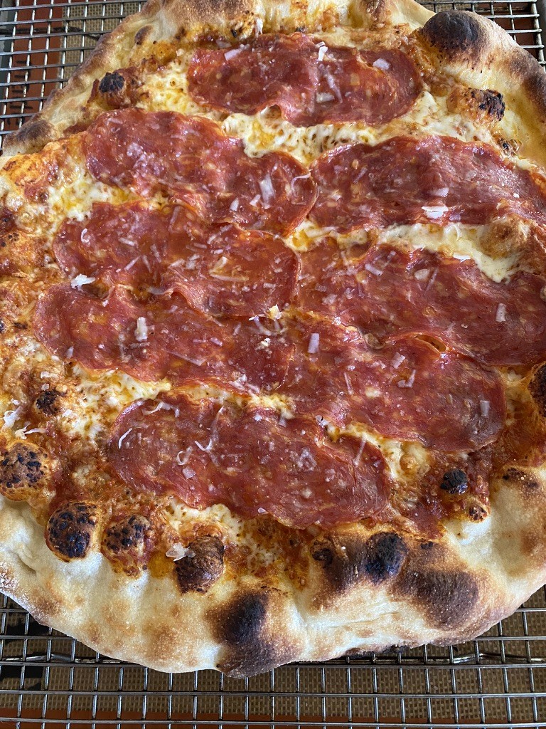 Salami pizza