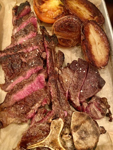 Sliced porterhouse with roasted onions