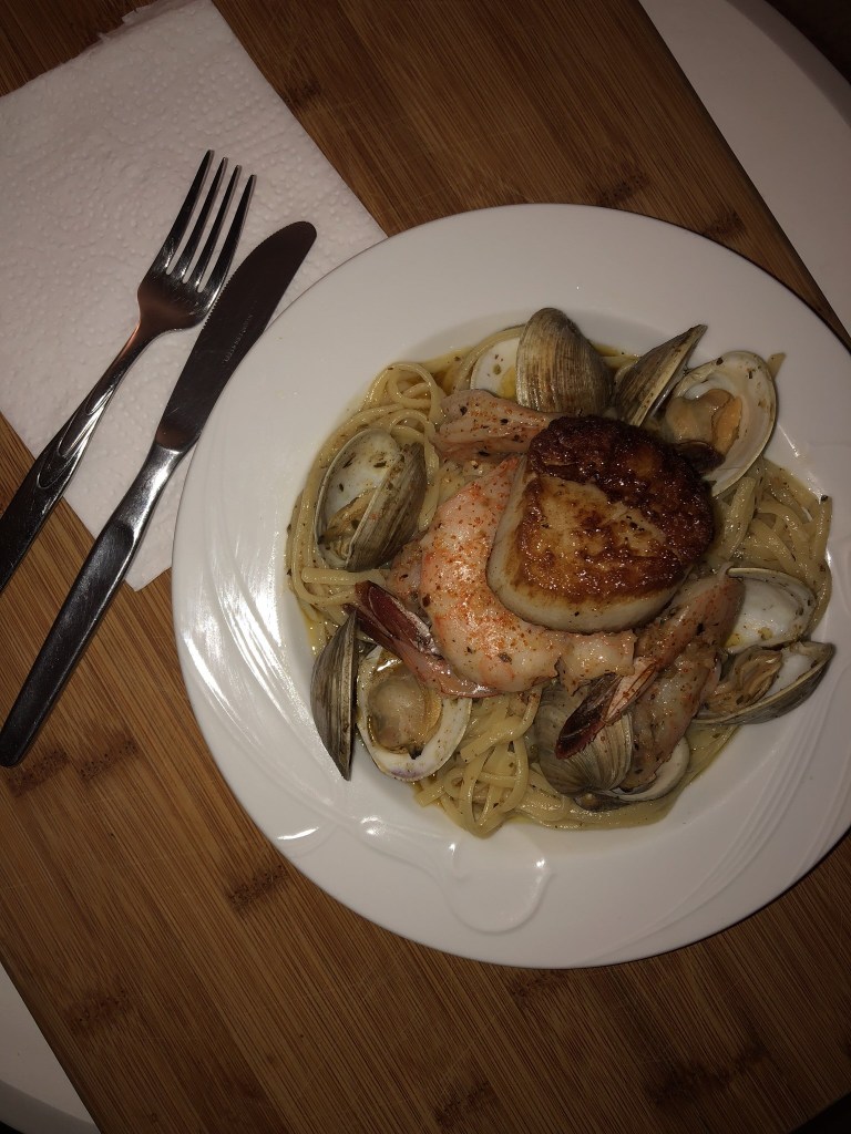 Seafood linguine with scallop
